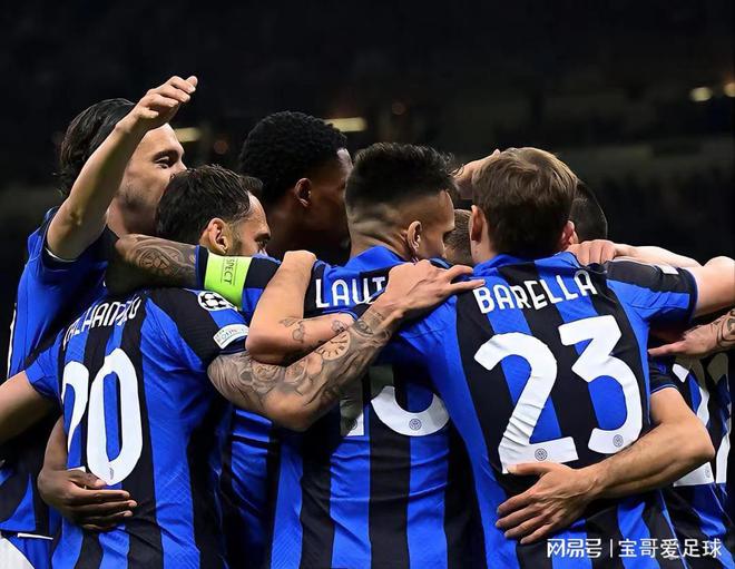 州隆重举行 州隆重举行