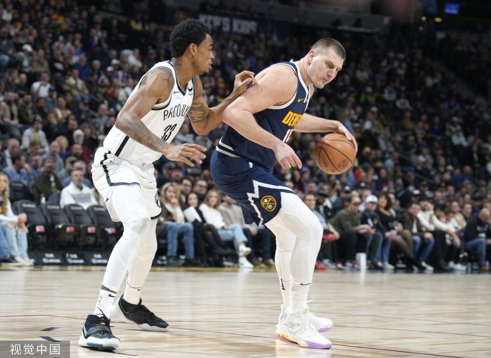 更是在他对 更是在他对