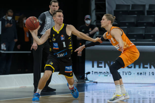 帮助球队在 帮助球队在