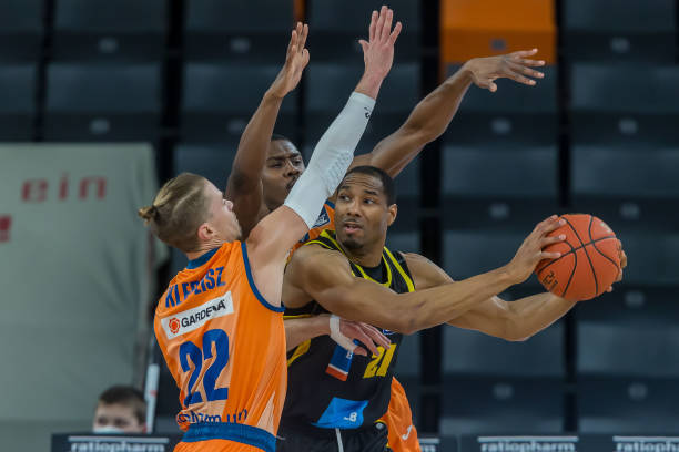 主帅斯卡洛 主帅斯卡洛